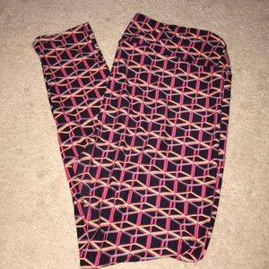 LuLaRoe Tall & Curvy Leggings